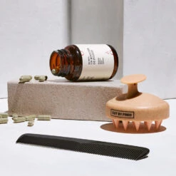 Stimulating Scalp Brush Brosse Stimulante Cuir Chevelu -Meilleur Cosmétiques Magasin 02 22 CutbyFred Stim Brush 2 Encart Inspi2 TINY