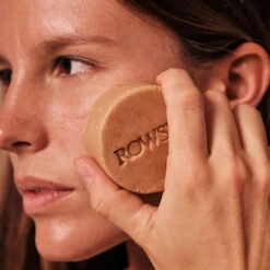 Nettoyant Visage Solide Orange & Centella Asiatica Peau Sèche -Meilleur Cosmétiques Magasin 02 22 Encart Inspi Cleanser Rose ROWSE