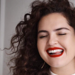 Petal Bouche Rouge à Lèvres Mat Sans Transfert -Meilleur Cosmétiques Magasin 2vfr petal bouche lifestyle carre