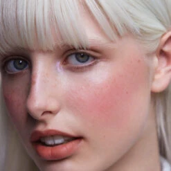 Bisou Blush Crème -Meilleur Cosmétiques Magasin 3vfr bisou blush aissa carre