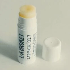 L:A Bruket Lip Balm Baume à Lèvres Protecteur 017 -Meilleur Cosmétiques Magasin Capture d ecran 2023 03 01 a 15.59.59