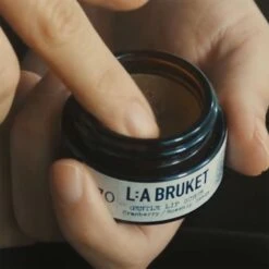 L:A Bruket Gentle Lip Scrub Gommage à Lèvres 270 -Meilleur Cosmétiques Magasin vignette lipscrub labruket